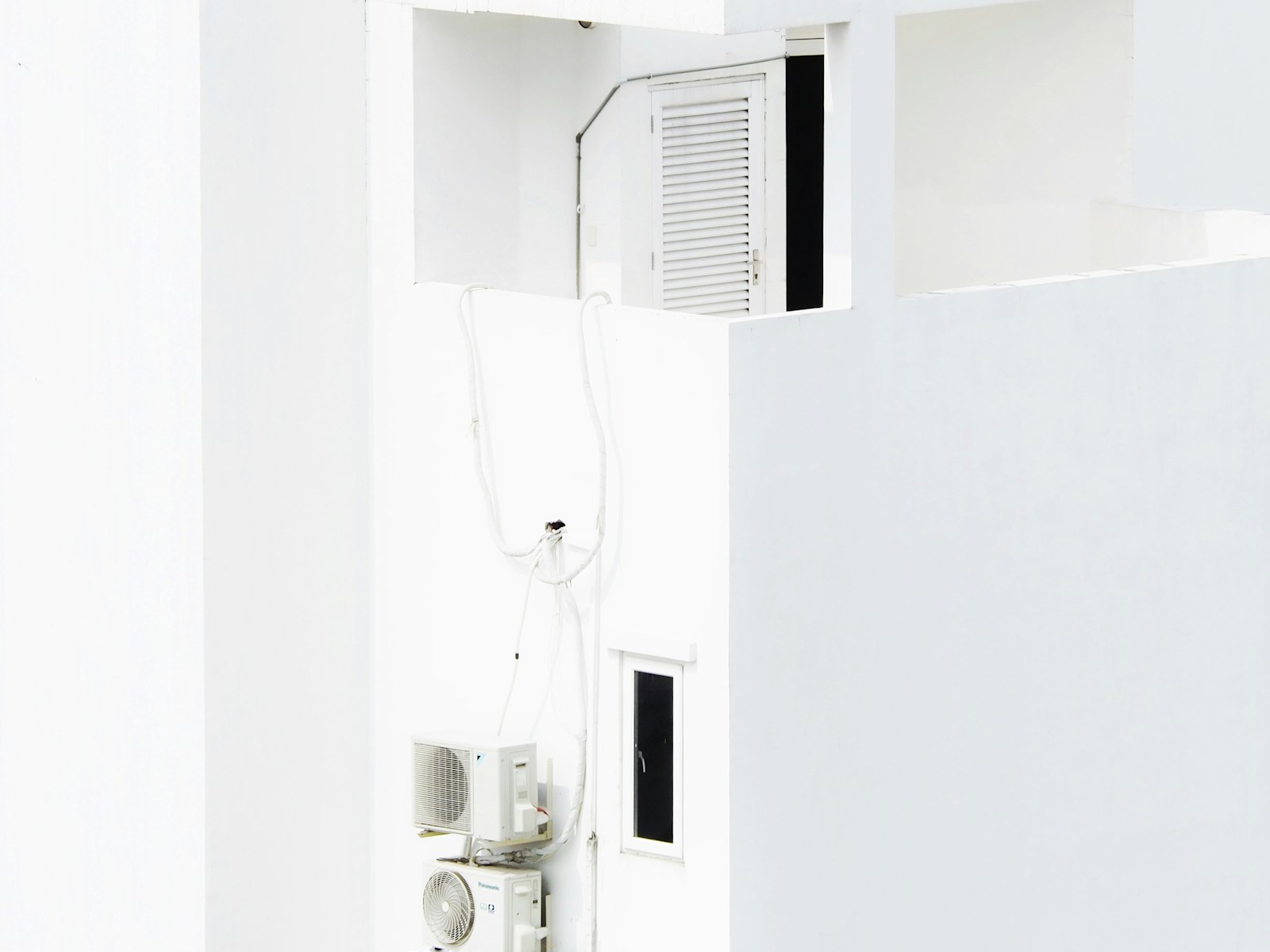 Duvara monte split klima iç ünitesi — Gaziemir Klima Servisi air conditioning service